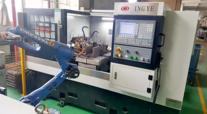 自動化車床+機器人為電機轉(zhuǎn)子軸車削中 自動化車床+機器人為電機轉(zhuǎn)子軸車削中