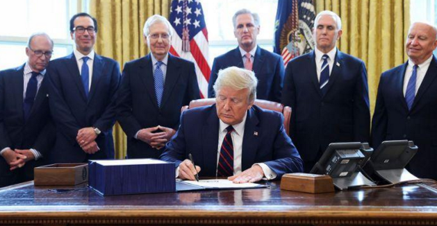 特朗普總統(tǒng)簽署了價(jià)值2.2萬(wàn)億美元的冠狀病毒援助計(jì)劃。